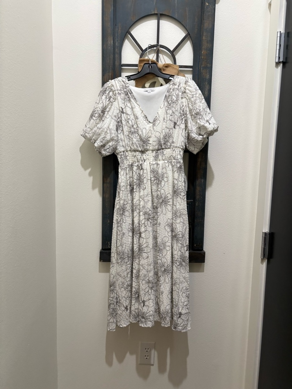 Baltic Born dress Floral V-Neck Puff Sleeve Midi Dress - White/Grayy